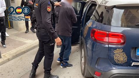 puta elche|Así asalta la Policía una casa de prostitución en Elche.